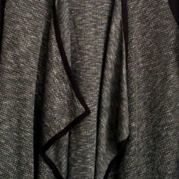 Le Chateau Cardigan Blouse, Large - Picture 4 of 4